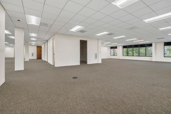 106 Catoctin Cir SE, Leesburg, VA 20175